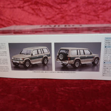 画像をギャラリービューアに読み込む, Aoshima 1/24 Mitsubishi Pajero
