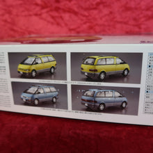 画像をギャラリービューアに読み込む, Aoshima 1/24 Toyota Estima
