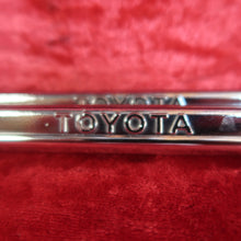 画像をギャラリービューアに読み込む, Toyota Plate Frame Set
