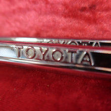 画像をギャラリービューアに読み込む, Toyota Plate Frame Set
