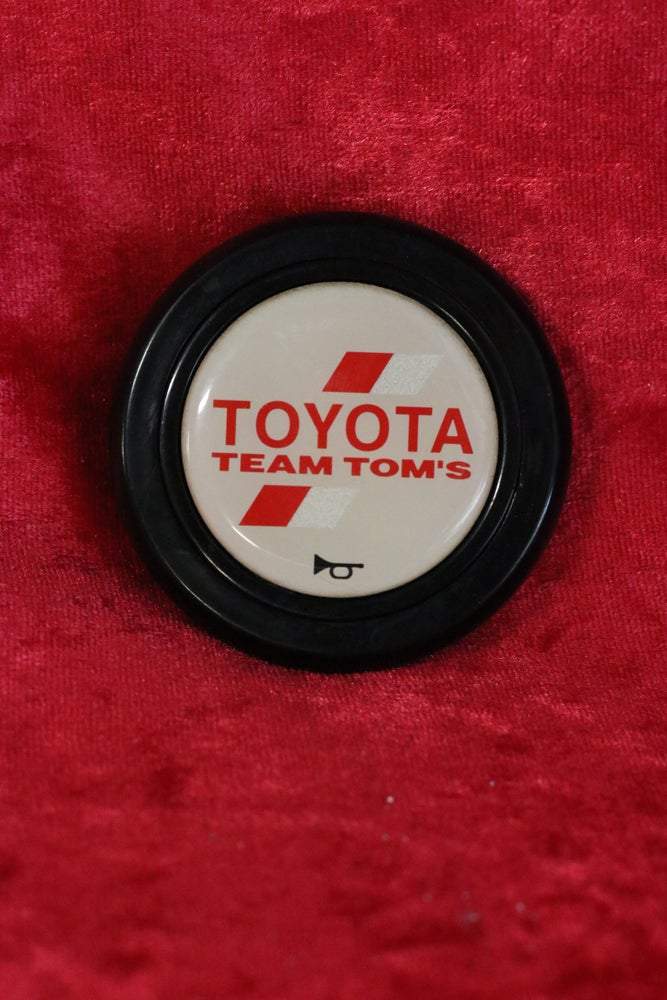 Tom's horn button