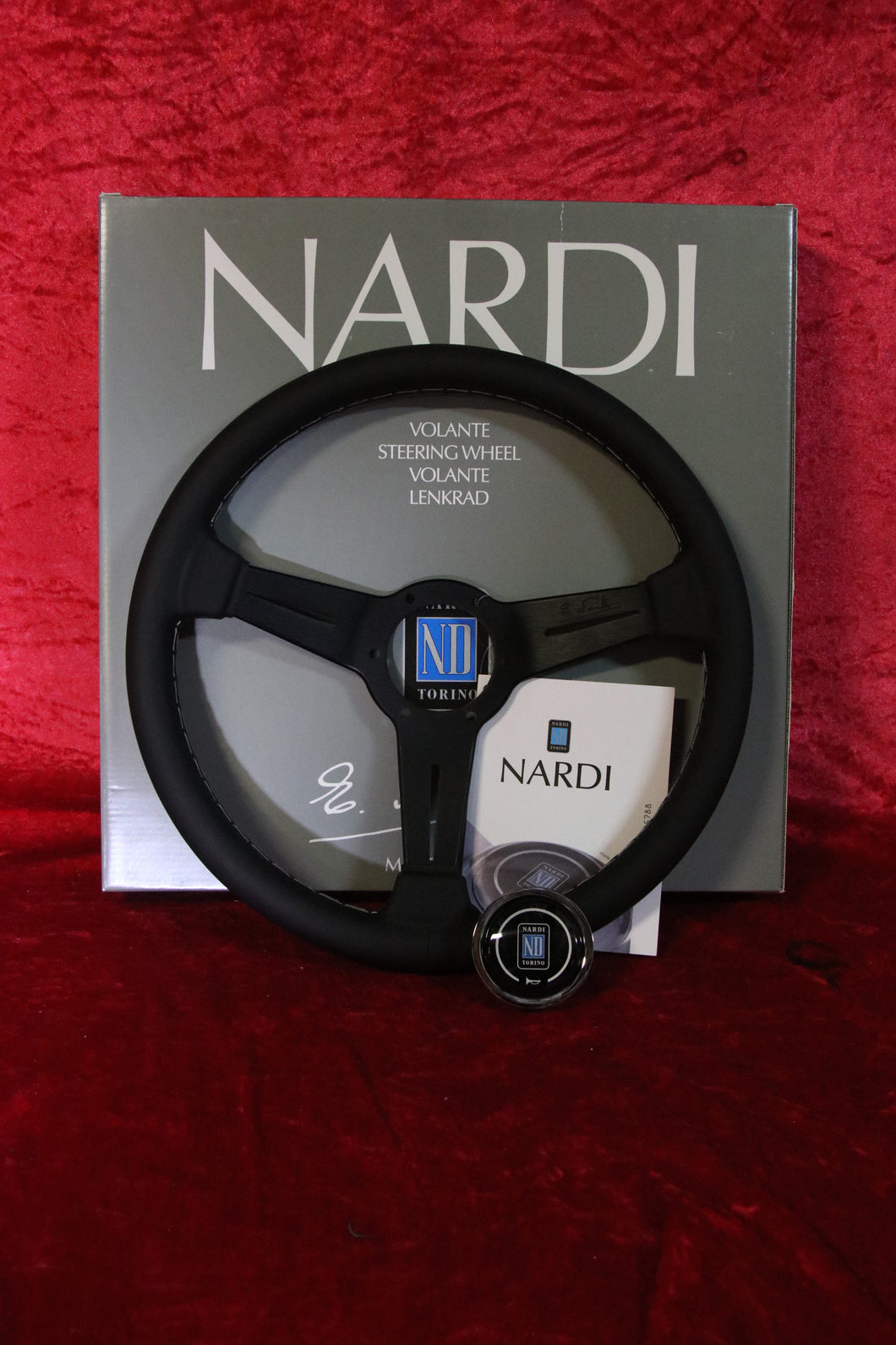 NARDI CLASSIC 340 MM BLACK CENTRE/ GREY STITCH